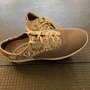 Pendleton Sneakers, Women’s 9.5